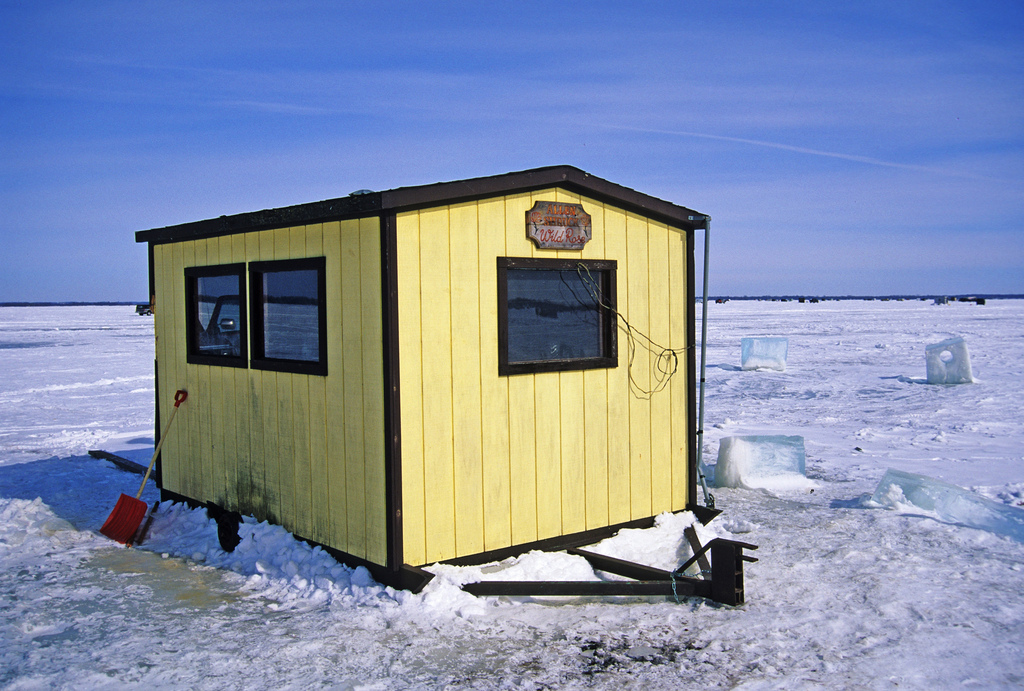 Ice shanty for ice fishing